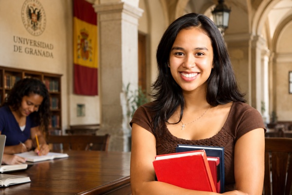 Becas para estudiar en España siendo latinoamericano